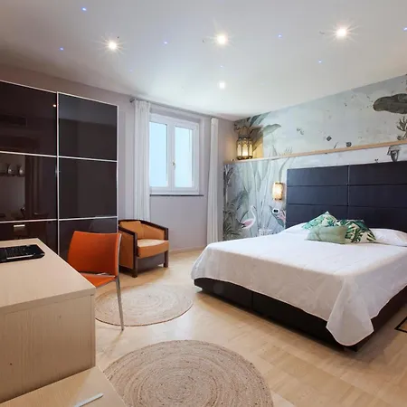 Santa Maria - Luxury Hotel